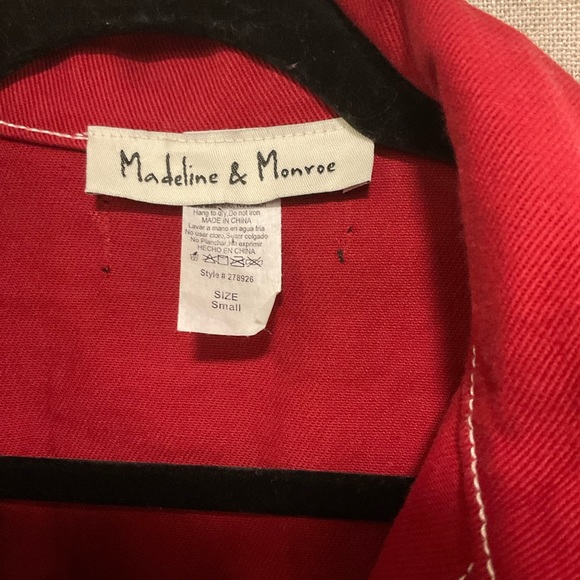 MADELINE AND MONROE RED DENIUM JAKET WITH WHITE TRIM WOMENS SIZE SMALL - Picture 3 of 6